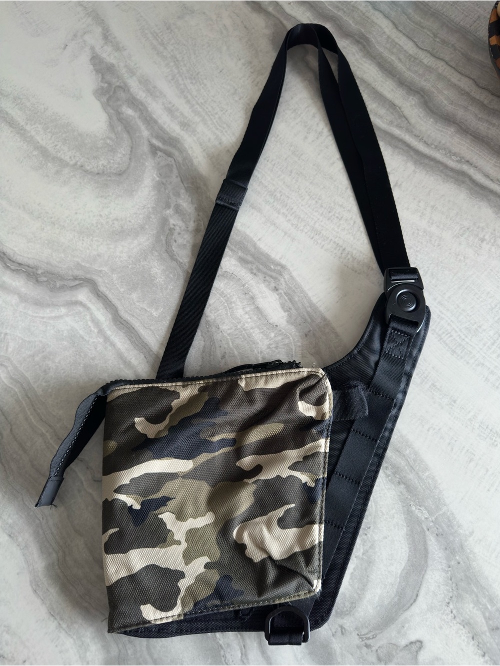 Nike Air Max Smit Camo Clash Crossbody Bag Black Green Camo - Picture 2 of 9